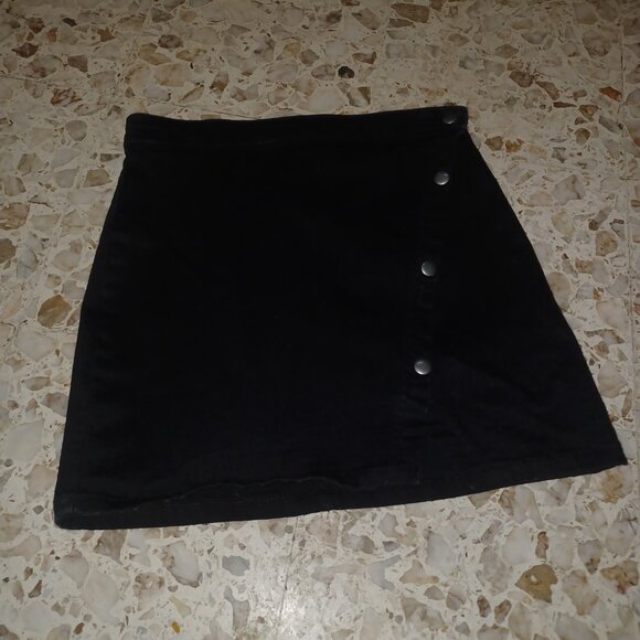 We the People Dresses & Skirts - We the People Women's Skirt SZ 12 Short Black Snaps